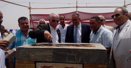 بالصور ..خالد فودة ونائب وزير الإسكان يضعان حجر أساس مساكن بديلة للعشوائيات