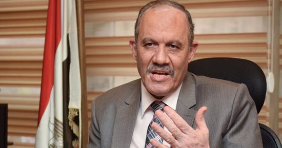 رئيس هيئة الأنفاق يعلق لافتة على مكتبه: إذا أردت العمل فابحث عن الوسيلة