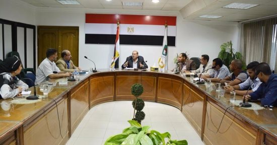 محافظ سوهاج يلتقى بشباب مدينة طما لعرض مشاكلهم وحلها