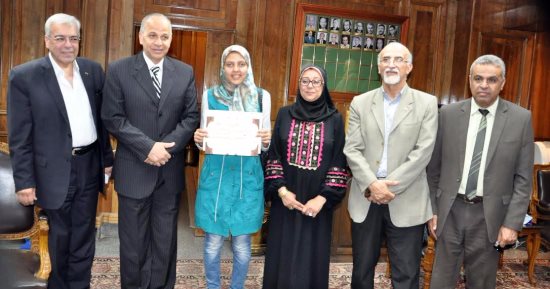 محافظ القليوبية: باب مكتبى مفتوح فى أى وقت للطلاب المتفوقين 