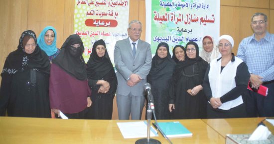 بالصور.. محافظ المنيا يسلم 7 منازل بعد إعادة بنائها للسيدات المعيلات