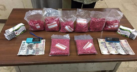 بالصور.. ضبط 3 تجار مخدرات بحوزتهم 5 طرب حشيش و1500 قرص ترامادول بالسويس