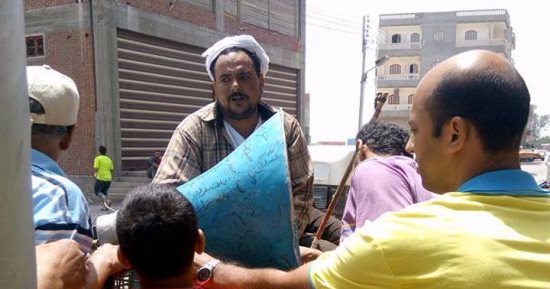 حملة لمواجهة الباعة الجائلين والمكبرات الصوتية فى ميت الخولى بدمياط