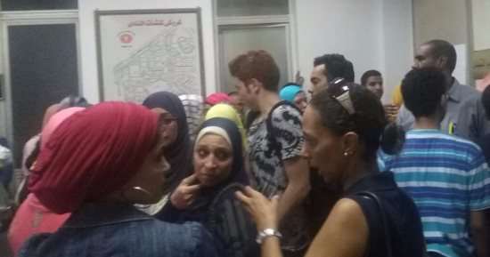 بالصور.. أعضاء عمومية الشمس يعترضون على إقالة بعض المدربين