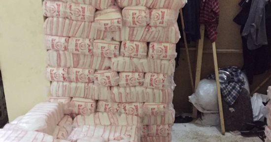 شرطة التموين تضبط صاحب مخزن قبل ترويجه 25 طن سكر مجهول المصدر بالسلام