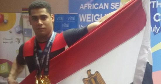 محمد إيهاب يرفع علم مصر فى افتتاح دورة البحر المتوسط