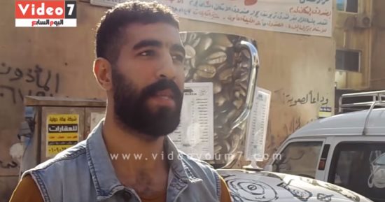 بالفيديو.. صاحب سيارة يحولها لمقهى متنقل.. ويؤكد: "الحركة بركة"