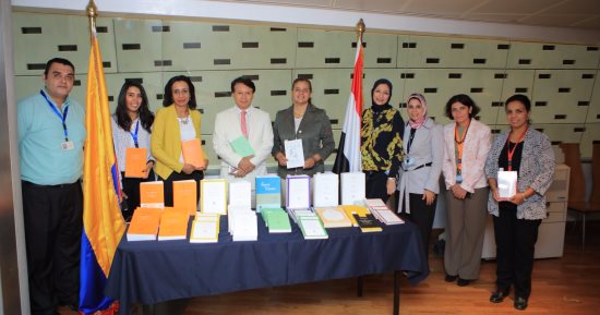 كولومبيا تهدى كتبًا فى الأدب واللغة الإسبانية لمكتبة الإسكندرية