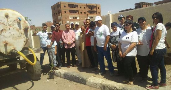 بالصور ..استكمال مبادرات تشجير وبناء مقابر الوادى الجديد بدعم شعبى ومشاركة الكنيسة