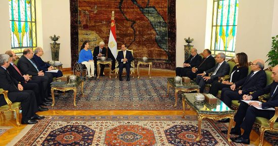 السيسي يرحب بتصديق برلمان الأرجنتين على اتفاقية التجارة الحرة مع مصر.. ويؤكد:2 مليار دولار حجم التجارة ونعمل على الارتقاء به.. ونائبة رئيس الأرجنتين  تشيد بالبرنامج الاقتصادى وتثمن دور القاهرة بمكافحة الإرهاب 