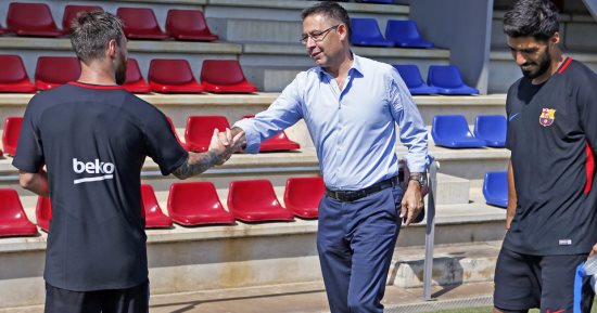 شاهد.. رئيس برشلونة يزور التدريبات للمرة الأولى بحضور فالفيردى