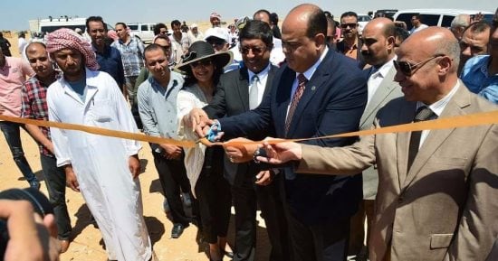 محافظ مطروح والسفير الهندى يفتتحان مشروع إنارة قرية أجعوين بالطاقة الشمسية