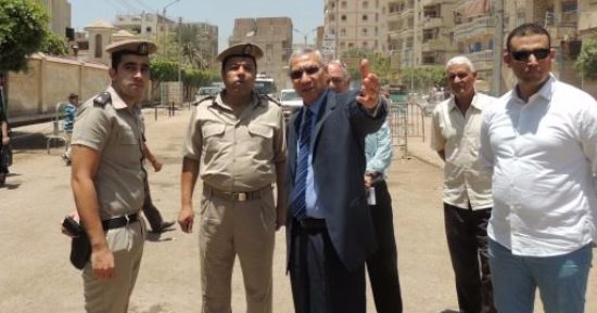 مدير أمن المنيا يتفقد الخدمات المعينة على الكنائس