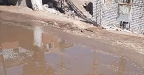 قارئ يشكو كسر ماسورة المياه فى قرية مشطا بسوهاج منذ ثلاثة أيام