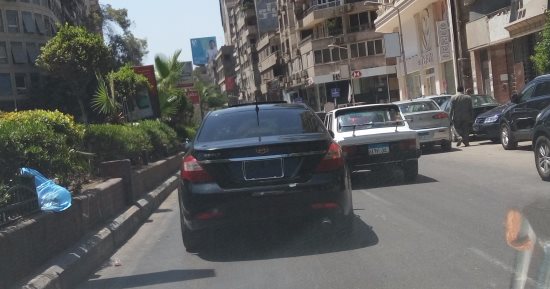 بالصور.. قارئ يرصد سيارات بدون لوحات معدنية فى شوارع الجيزة 