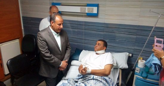 محافظ الإسكندرية يزور مصاب كنيسة القديسين.. ويؤكد: الإرهاب لا دين له