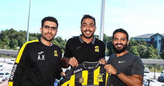 بالصور.. كهربا يوقع على عقد تجديد إعارته لنادى اتحاد جدة