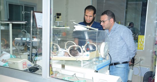 محافظ سوهاج يكلف بمتابعة حالة طفل يحتاج عملية جراحية لتصحيح شرايين القلب