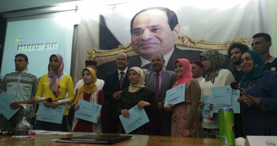 بالصور.. محافظ مطروح يكرم أوائل الثانوية العامة والدبلومات الفنية