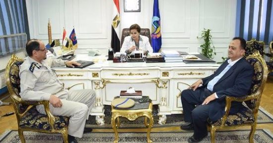 محافظ البحيرة : تشكيل لجنة موسعة لتوفير وسائل نقل مناسبة لنقل عمال المزارع 