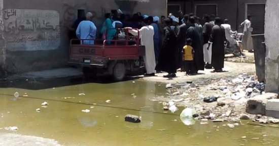 شكوى من انتشار مياه الصرف الصحى بجوار سجل مدنى قرية أصفون بالأقصر