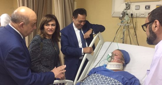 وزير السياحة يزور  مصابات حادث الغردقة بمعهد ناصر 