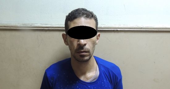 عاطل يعتدى على أمن مصنع ويستولى على دراجة نارية بالإكراه