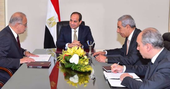 السيسي يؤكد أهمية العمل على تنمية الصناعات التحويلية والتعدينية