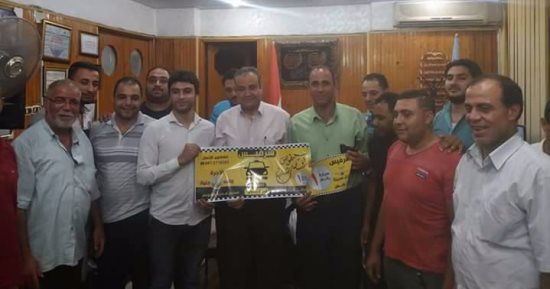 بالصور.. "تومناية بجنيه" مشروع يحد من استغلال أصحاب التكاتك بكفر الشيخ