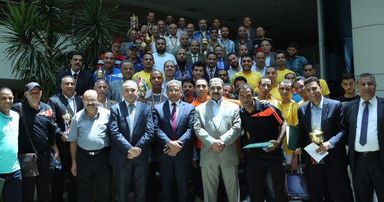رئيس البريد يكرم فريق "الخماسى" بالهيئة بعد فوره ببطولة شركات التكنولوجيا