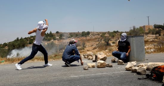 إصابة شاب فلسطينى برصاص الاحتلال الإسرائيلى خلال المواجهات بالقدس