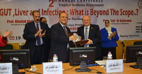 رئيس جامعة الزقازيق يفتتح المؤتمر العلمى الثانى لقسم الأمراض المتوطنة