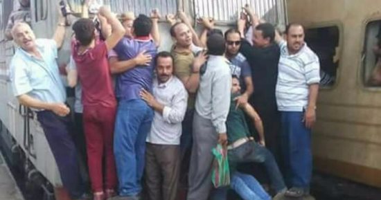 قطارات خط أشمون لا تكفى الركاب.. وشكاوى من الازدحام داخل العربات