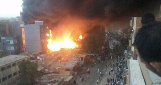 حريق هائل بمحلات السوق التجارى فى إدفو شمال أسوان