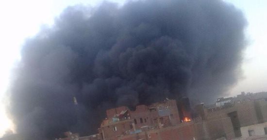 بالصور.. السيطرة على حريق السوق التجارى بأسوان.. وإصابة 4 أشخاص