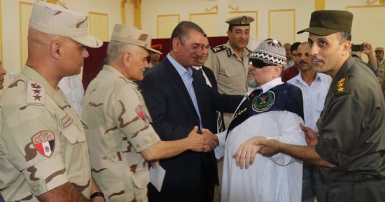 بالصور.. محافظ كفر الشيخ يكرم أسر الشهداء ومصابي العمليات الحربية 