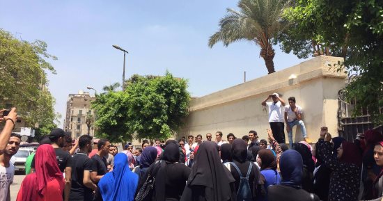 طلاب الفرقة الثالثة بـ"طب الزقازيق" يشتكون من تأخر نتيجة الامتحانات