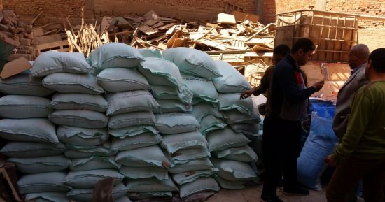 سقوط صاحبى مخبزين لاستيلائهما على 6 أطنان دقيق تموينى بسوهاج 