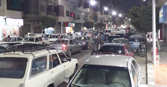 قارئ يشكو من التزاحم والفوضى المرورية فى شارع 30 مارس بقنا