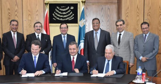 البترول تطرح مزايدات عالمية للبحث عن الغاز بمياه البحر الأحمر خلال 5سنوات