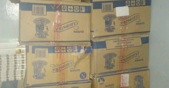 شرطة التموين تضبط صاحب مخزن بمنشأة ناصر بحوزته 26 ألف علبة سجائر مهربة