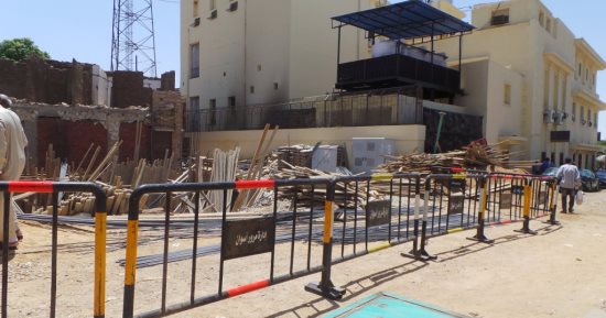  محافظ أسوان يوفر سكن بالإيواء العاجل لأسرة المنزل المنهار