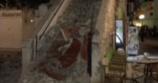 بالصور.. زلزال بقوة 6.7 درجة على مقياس ريختر يضرب سواحل تركيا
