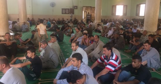 بالصور .. وصول جثمان شهيد حادث الفيوم الإرهابى لتشييعه بمسقط رأسه فى الدقهلية