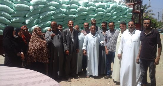 بالصور...مدير تموين كفر صقر : أوقفنا التعامل مع مطحن المنى لوجود عينات فاسدة