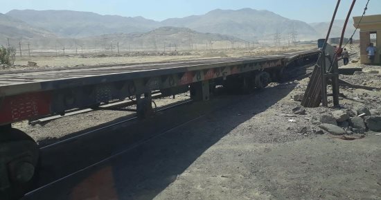 بالصور.. خروج قطار عن القضبان بمزلقان الأدبية فى السويس