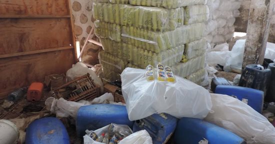 بالصور.. ضبط 4 أطنان منظفات مجهولة المصدر داخل مصنع غير مرخص ببورسعيد