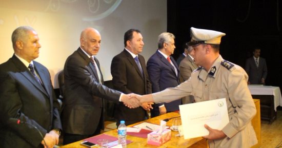 بالصور.. منح مدير أمن أسوان نوط الامتياز من الدرجة الأولى