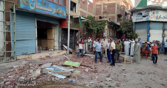بالصور.. بدء إزالة عقار مائل فى الباجور بالمنوفية