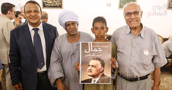 نجل عبدالناصر وسياسيون ووزير سابق فى ضريح الرئيس الراحل احتفالا بـ23 يوليو